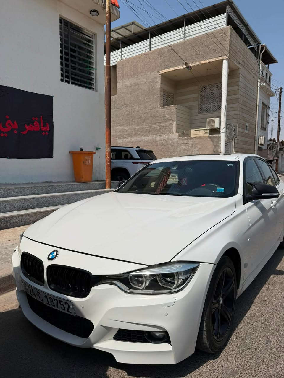 BMW f30 328i 2016 x drive
محرك 4 سلندر توين تيربو 
M package اصل
تراك هاندلك بكج
ماشية حالياً 118 الف كيلو وليس ميل 
سيارة بدي ودواخل M بكج 
حساسات امامي ، خلفي ، كاميرا 
مقاعد sport seats لون احمر
بيها اربع انظمة قيادة + لانچ كونترول 
تدفئة مقاعد + خزن ميموري+ تدفئة ستيرن
شاشة چبيرة + ماوس چبير لمس 
دخول بدون مفتاح + صندوق يفتح بلرجل
وكل قطعه بيها اصلية 
البريكات M performance 
السيارة وارد كندي بيها بنيد مبدل بنفس اللون 
 هنا بلعراق اندعمت عندي وصبغت جزء من الجاملغ عكس السائق مع تعديل بارد 
 واكو بارد صغير بل بابين ايضاً 
واكو ملاحظات بسيطه بلبدي 
السيارة رقم دهوك جديد
والسيارة باسمي 
السعر 173 مكان السيارة بصره
رقمي
 ***********

