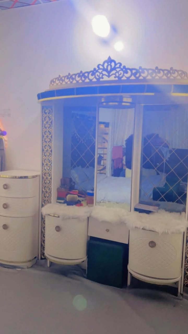 غرفه للبيع للاستفسار ***********
