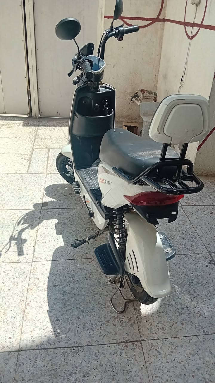 سلام عليكم دراجة حجم ١٤ امانت الله جديدة ب ٢٠٠ وبيهة مجال المكان بغداد البلديات***********
