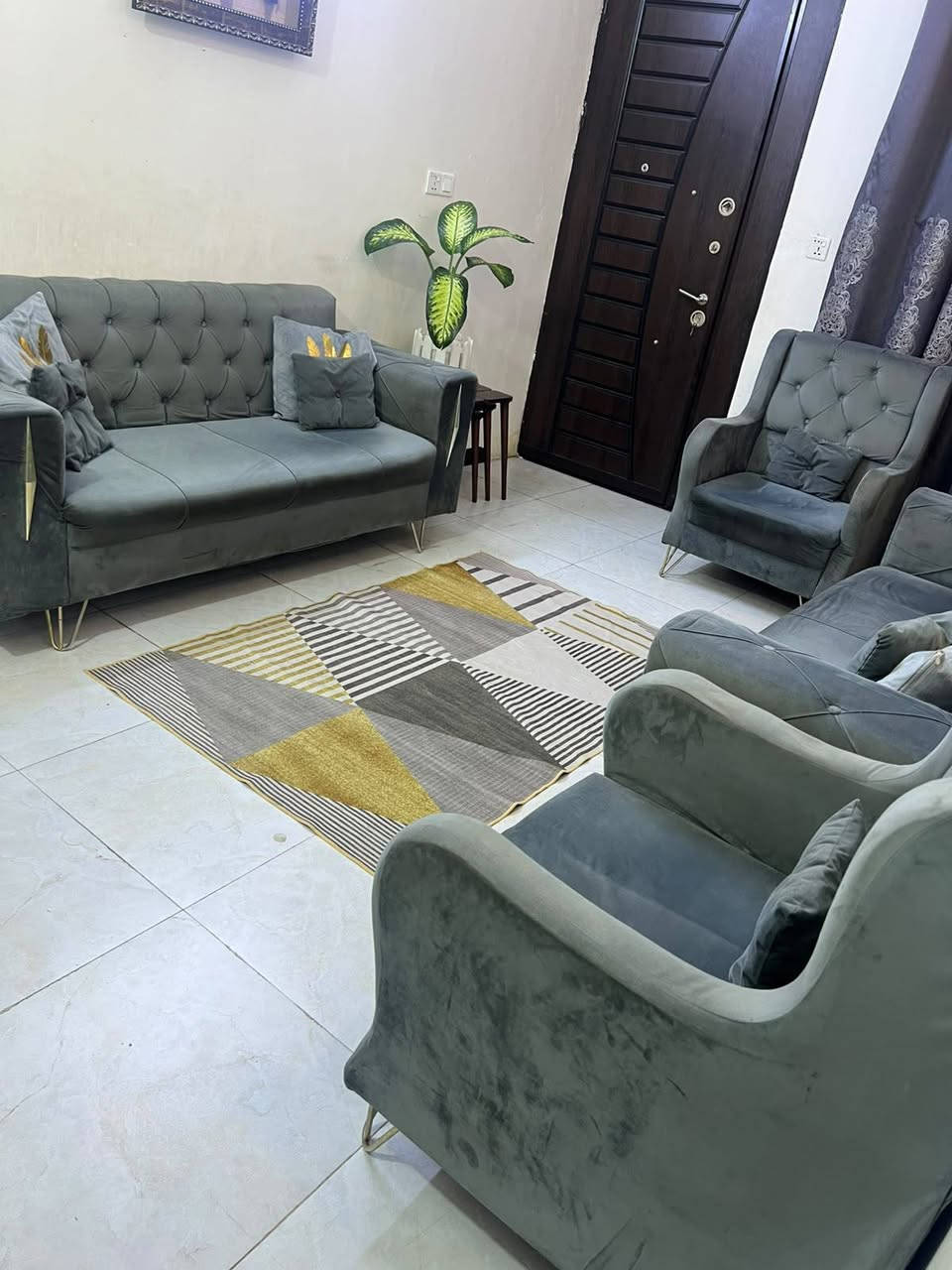 قنفات • ٨ مقاعد • نضيفه جدا