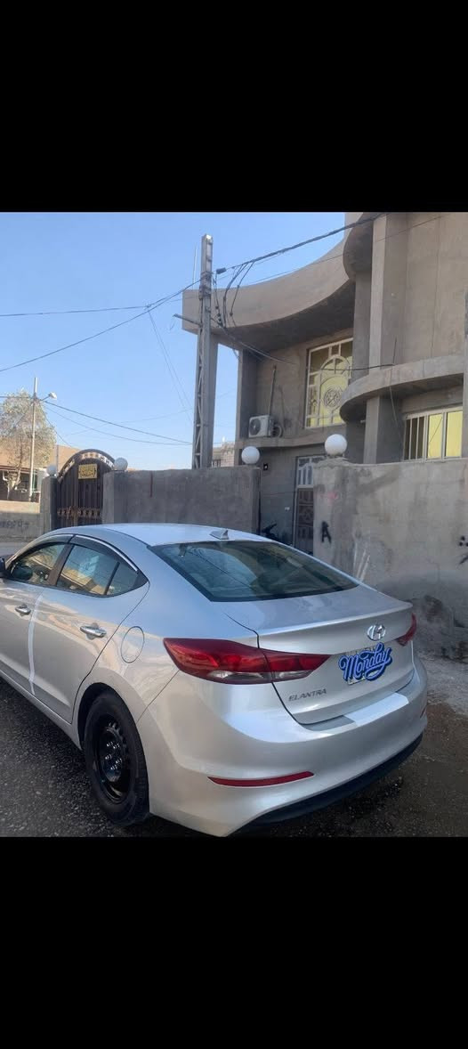 للمراوس ب تيران من18وفوك وكون  محرك2000 وحادث خلفي 
هونداي النترا  رقم وهزه وسنويه لل٣١ قبل سبوع حولتها باسمي موديل 2018 محرك2000 دوش كير ايتي محرك كير تبريد مكفولات من كل شي باتري جديد سياره ما ناقصه برغي حادث بسيط بدون ايرباك بدون دواخل ماشيه ١١٣ ولباقي  يدخل خاص ونتفاهم مكانها بابل
