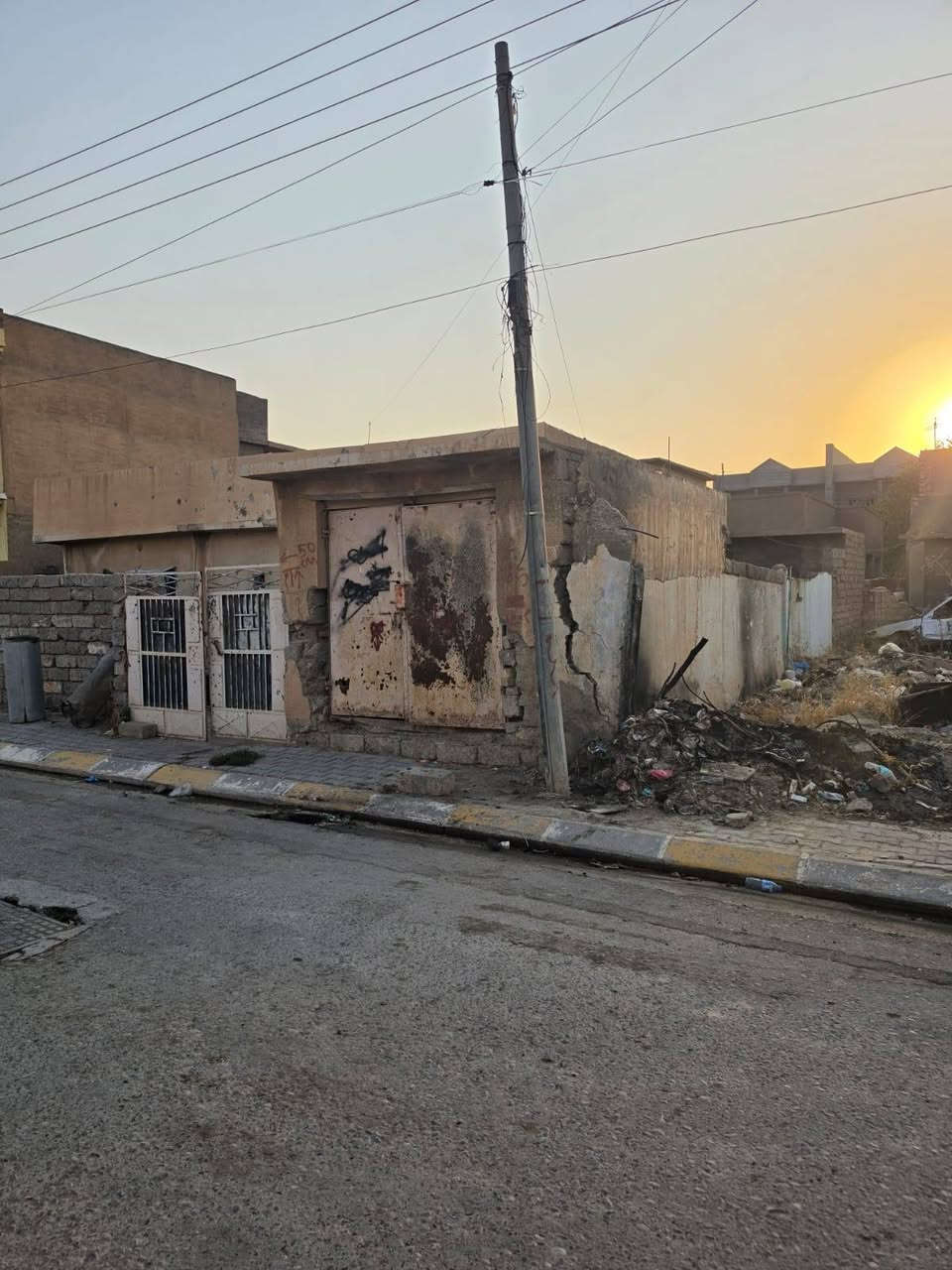 🏠 للبيع بيت بناء قديم وبسعر مناسب
📐 المساحة: 300 متر مربع
🛣️  على شارع  10 متر
📍 الموقع: الحي العصري الشمالي
📌 بالقرب من ثانوية بيجي الأهلية وكافتريا عبدالله البصراوي
⭐ موقع مميز ومساحة ممتازة 
☎️ للتواصل: ***********
