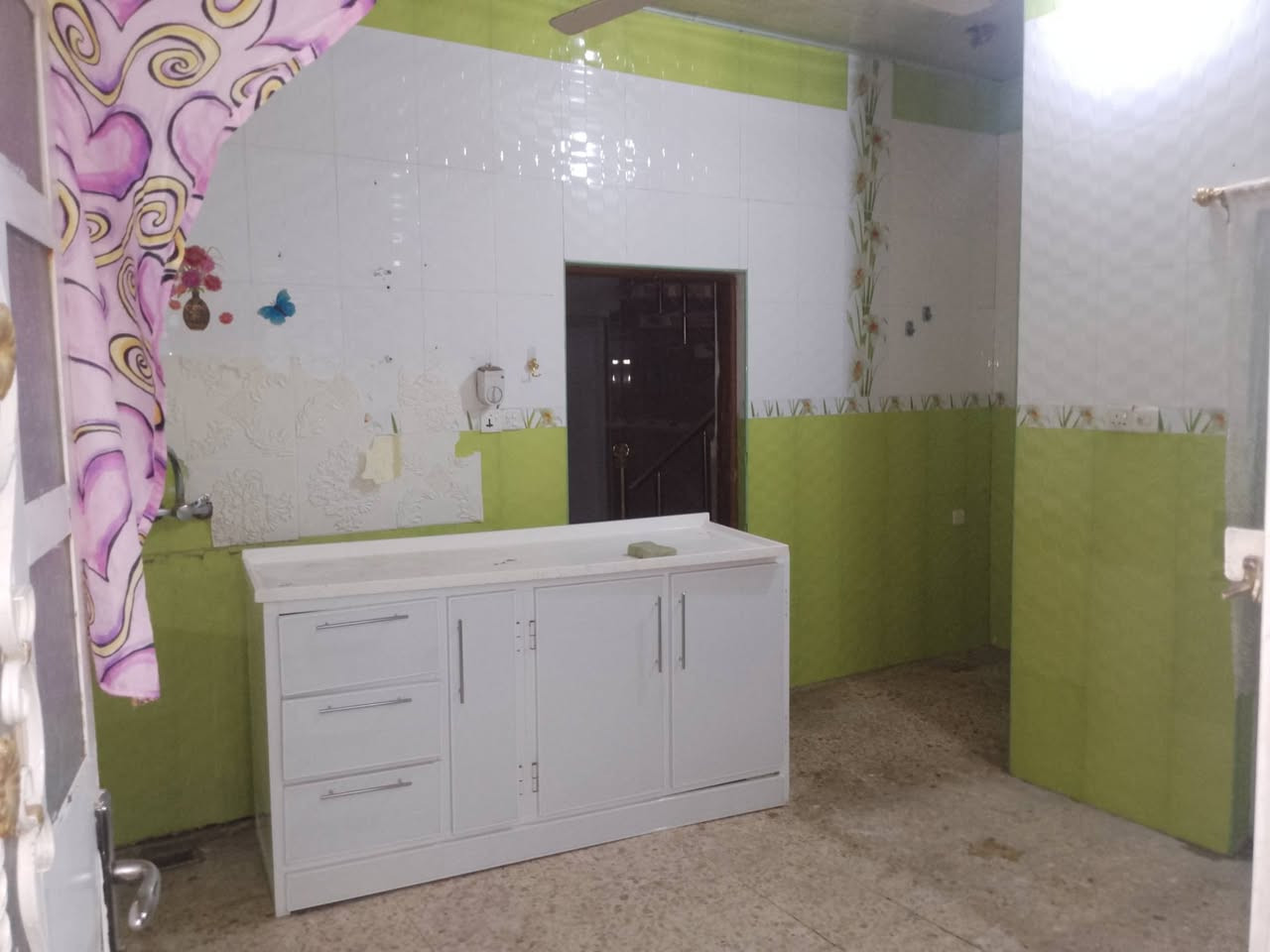اجار فقط بشارع الحوزة شارع ميثم التمار قريب علشارع اجاره 225قفل مطلوب عائله ازغيره للستفسار اتصل ***********مكتب بركات الصدرين للعقار
