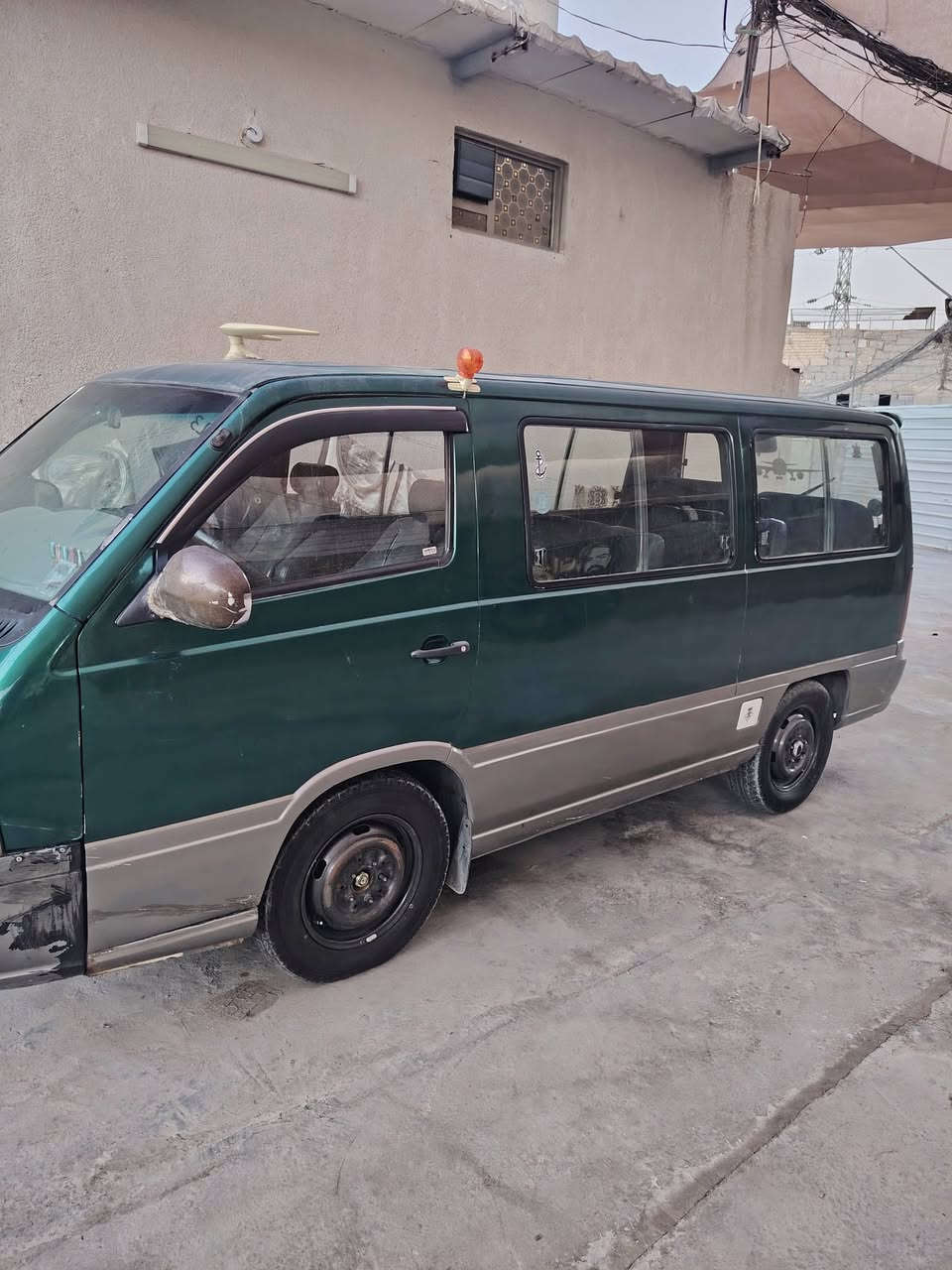 سياره للبيع موديل 97 جاهزه من كل شيء سعر 65 وبيها مجال ***********
