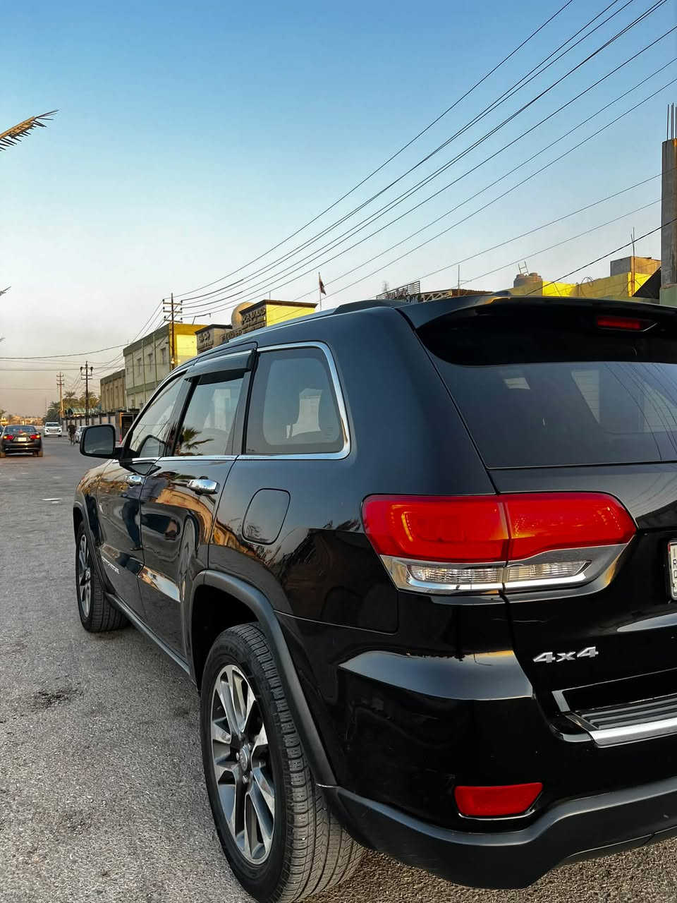 جيب شيروكي لمتد للبيع فقط
الموديل : 2015  
اللون : اسود  (رقم سليمانية )  
سعة  المحرك : V6.  3.6L .
المواصفات :  لمتد 
*بصمه
•  دفع رباعي 4x4 .
•  المقاعد جلد 
•  المقاعد الأمامية كهربائية .
•  ويل قياس 20 انش .
•  تشغيل عن بعد .
•  كاميرا خلفية .
•  مرايا جانبية قابلة للطي .
•  بلوتوث تلفون .
•  محدد سرعة .
 148mi  عداد
3 أنظمة قيادة "ايكو- سبورت-نورمل"
حادث امريكا قطعة وحدة فقط بدون دواخل 

سعر المطلوب: 180 ورقة وبيها مجال للجادين
التواصل على الرقم ***********
