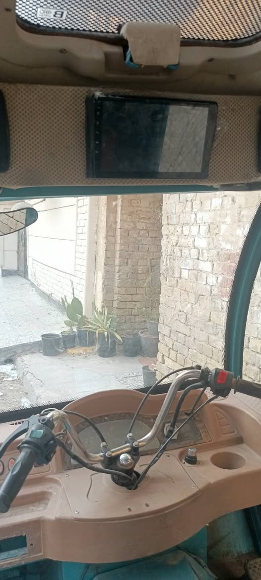 سلام عليكم تكتك صيني شحن محور مكينه ستوته سرعه 80 تتحمل وزن 2طن بيها بيبان كامله وشايلها 
موجودات
بيها زنجار من فوك 
شغاله ترايك للبصره 
اوراق مابيها لان شحن ومحوريها 
اكفلك سرقه وعشائر

سعرها 2200 مليونين وميتين وبيها مجال 

مكاني بغداد رحمانيه الجعيفر 

للتواصل واتساب
***********
