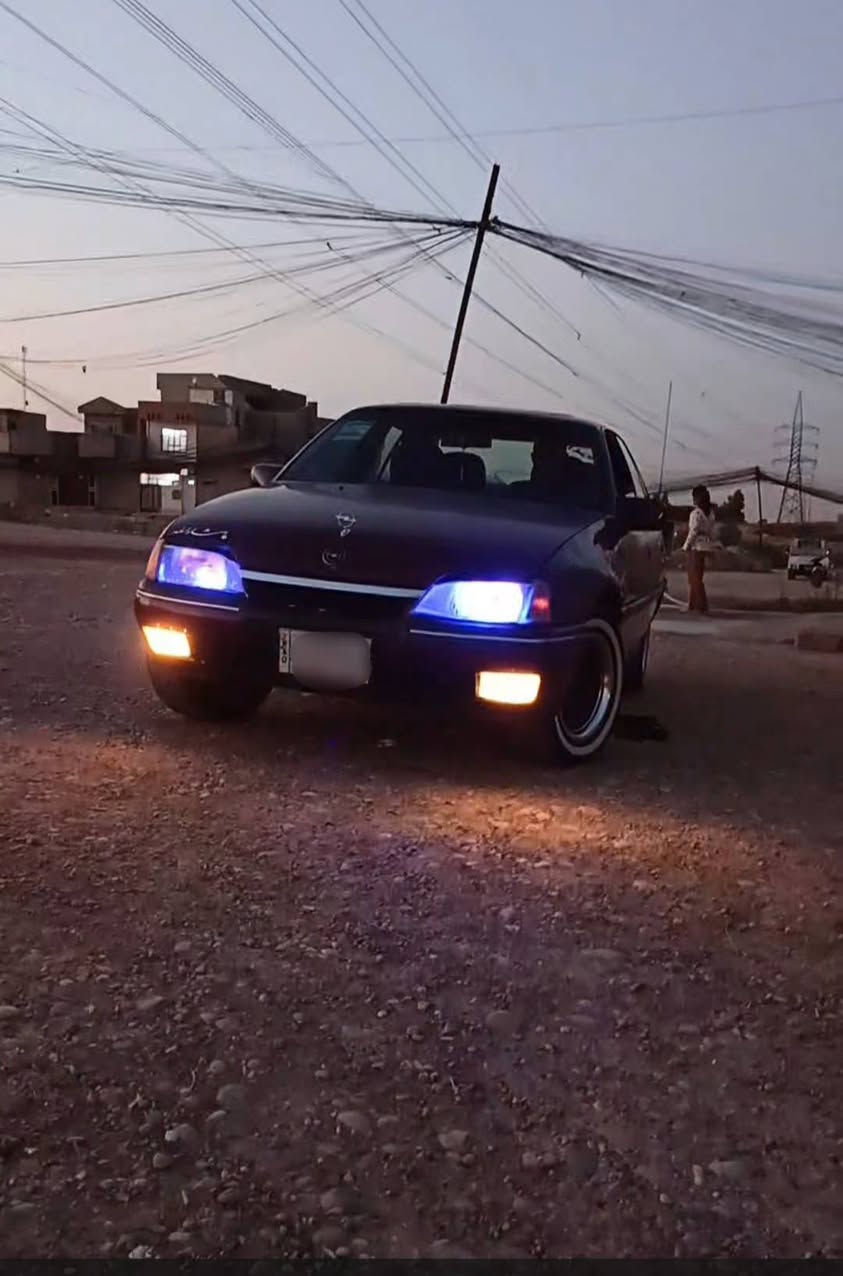 سلام عليكم 
اوميكا 24 
كير عادي كير ومحرك شرط 
فتحه بسقف سلايت 
دائر بعدو مامصلح 
دوشمه جديده 
ويرمنيه كله شغله 
دشبول كلو شغال 
كيجات شغال ماعد كيج سرعه ماشغال 
شرط التحويل طخم فلنجات سياره جاهزه 

***********
