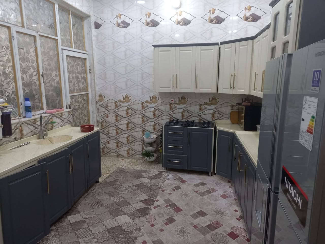بيت للبيع200 متر قاط واحد ٢غرف وصالة واستقبال ومطبخ  و٢حمام داخلي وخارجي و٢مناور حي القصور يم معمل غاز عبعوب بناء سنة2022 سعر100وبيه مجال. تعال وشوف وتدلل ***********🌺***********علي الساعدي
