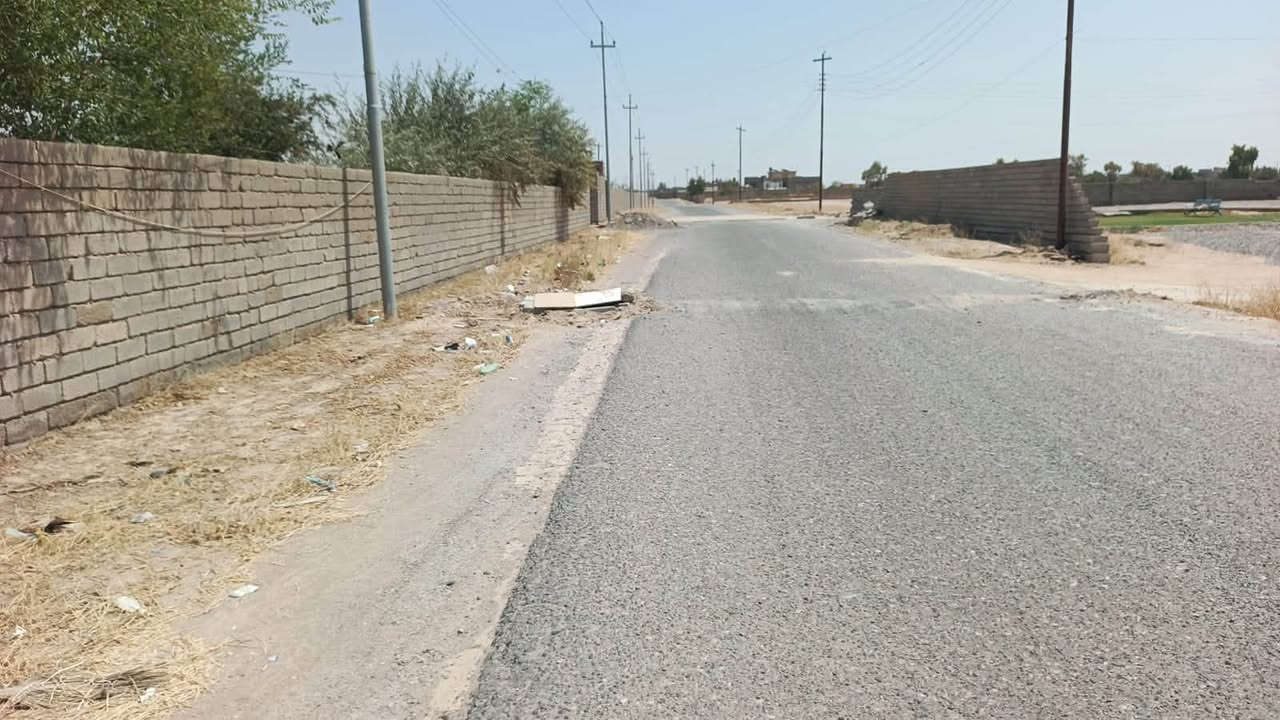 ارض سكنية للبيع، 🏠 موقع الارض الحجاج خلف المحطة الحكومية مخدومة ماء وكهرباء وتبليط وجاهزه للسكن مساحة 1000م (20*50) الارض مسيجة ومشجرة 🌴🌳سعر الالف 18 مليون 
ملاحضة❗️: نكدر نبيعك نصف الارض ب 8 ملايين 
للاستفسار هـ 📞 ***********
