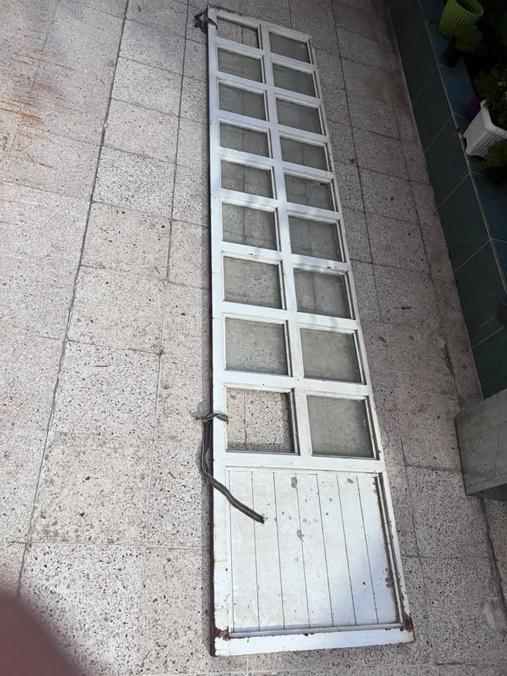 للبيع
دكتات جديد غير مستعمل قياس20X60

5 بوري طول 125cm 

2 عكس

2 تقسيم

ابواب بدون ملابن بلاستك عدد2 

الباب الاول 197X70

الباب الثاني 190X93

قطع حديد 60cmX3m

*********** تلفون
