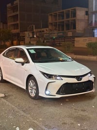 للبيع تيوتا كورلا 2025 فول مواصفات داخل احمر كشن كهرباء السيارة شكل ال...