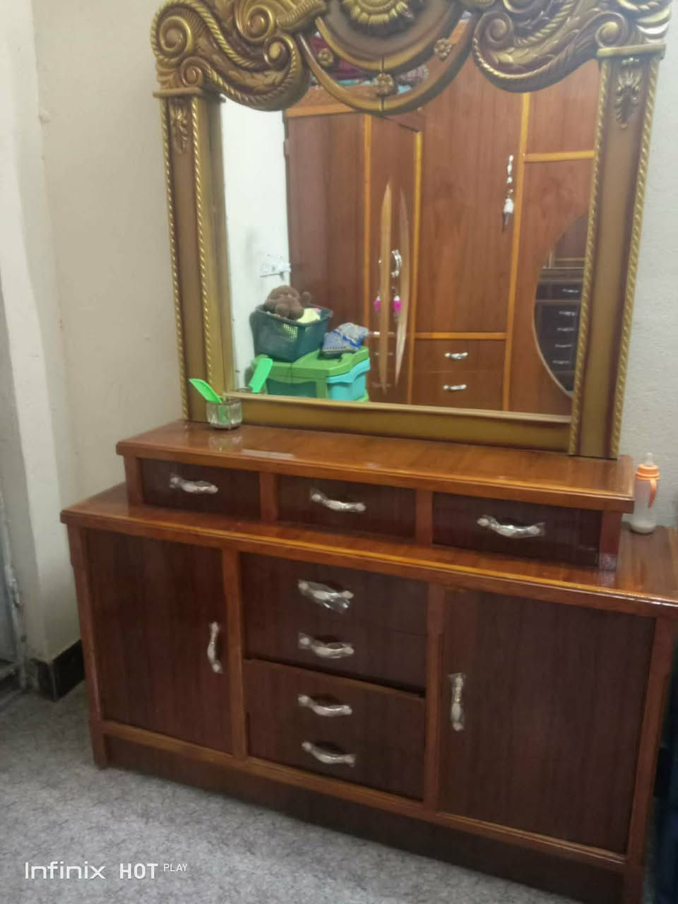 غرفة البيع السعر 450استفسار اكثر صاج عراقي على واتساب ‏‪***********‬‏

نص مكتوب في الصور:
- Infinix HOT PLAY