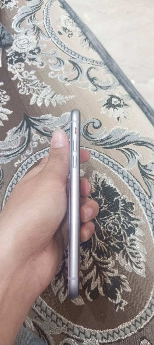 ايفون ١١ • ذاكرة ٦٤ • بطارية ٦٩٪