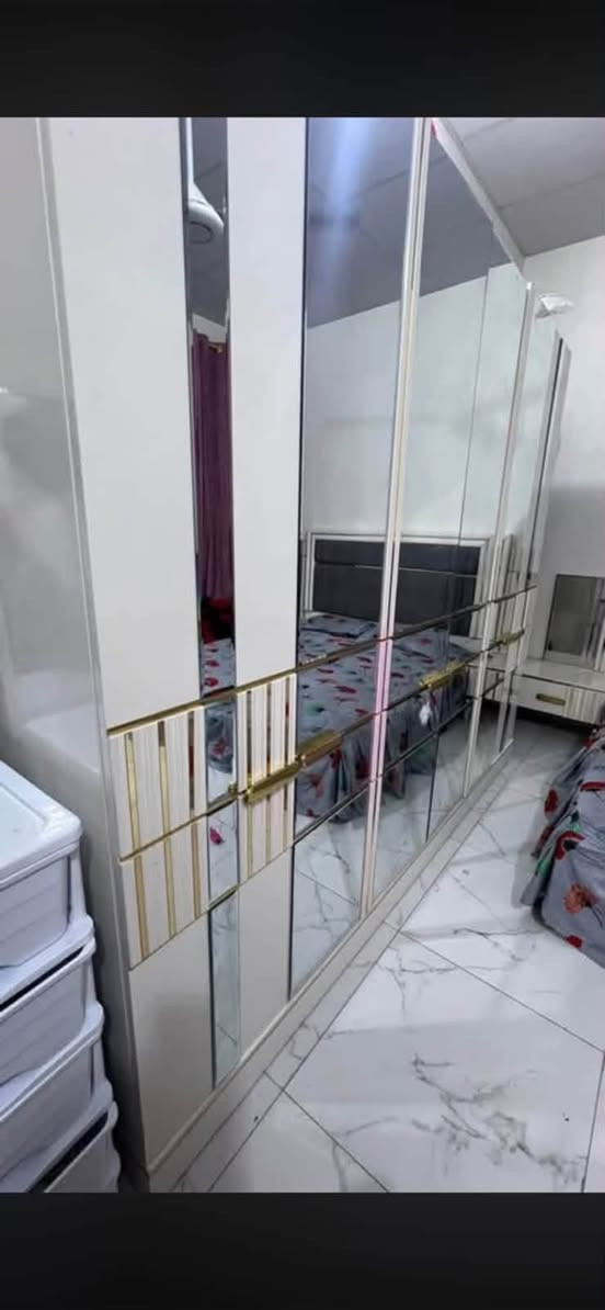 عندي غراض بيت للبيع اريد اتحول بيت ثاني اليريد يراسلني السعار لمعرض ١٧٠ لميز ب٥٠ صاج تسكام ثنينهن لكاونتر ٢٢٥لكاروك ٢٥ لغرفه ٨٥٠ لثريات لزوج ب٢٠ لثريدي ع ١٠
