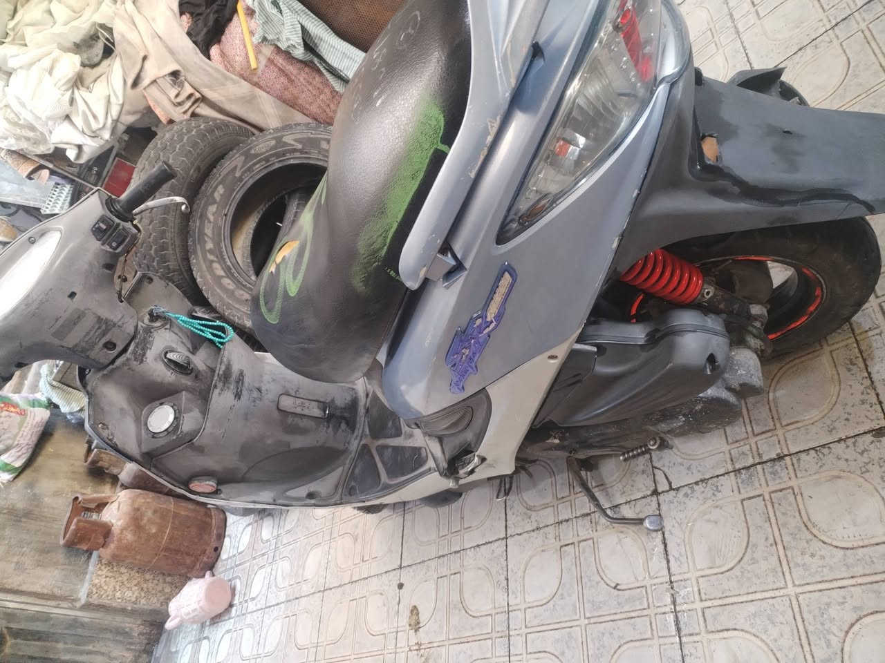 سلام عليكم دراجة كامكو جي فور مال حاويه مكينه مامفتوحه اي نقص مابية كلشي بية شغال السعر 550 وبية مجال مكاني نجف الرقم ***********
