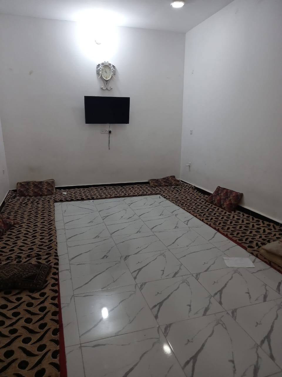 السلام عليكم بيت للبيع في حي ذويب الاول مساحه 240متر استفسار ***********
