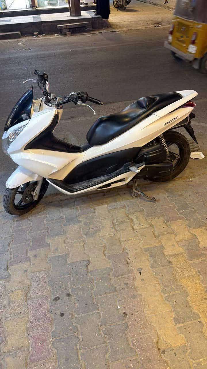 Pcx125jf

PCX125JF
سلام عليكم 
اخوان دراجة pcx125 الياباني للبيع فقط

الدراجة مثل متشوف نظافتهة ب الصور دراجة ياباني
دراجة نظيفة مكفول المكينه والكفرات كله اصليه
دراجة اي قطعه تجاري مابيهة وتجيب فيتر تفحص وتتأكد

بدلت فقط قطعه العداد عطلت وبدلتهة بقطعه مال تفصيخ من حسن 
دراجة بعد كدامكم وبالواقع احلا من الصور
المكان /بغداد/ساحة عدن
الرقم /***********
السعر 1350 وبيهة مجال حك الجيه
