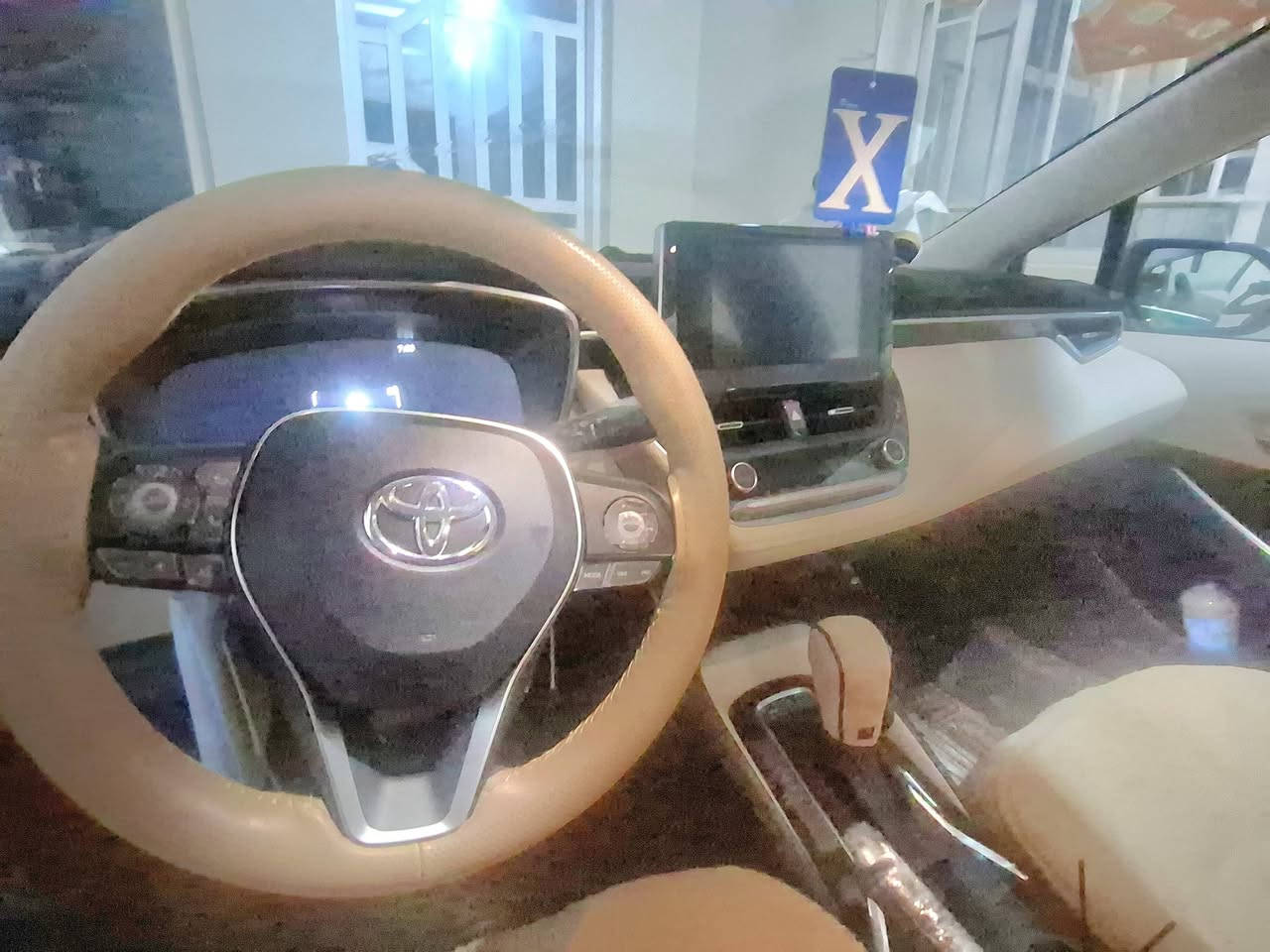 كورلا ساز ٢٠٢٥ بانزين تبريد قطعتين  سياره فول اوتوماتيك فتحه رقم سليمانيه  ماشيه ٩٠٠٠ اخت زيرو سياره على وضع شركه سعر عل هاتف ***********
