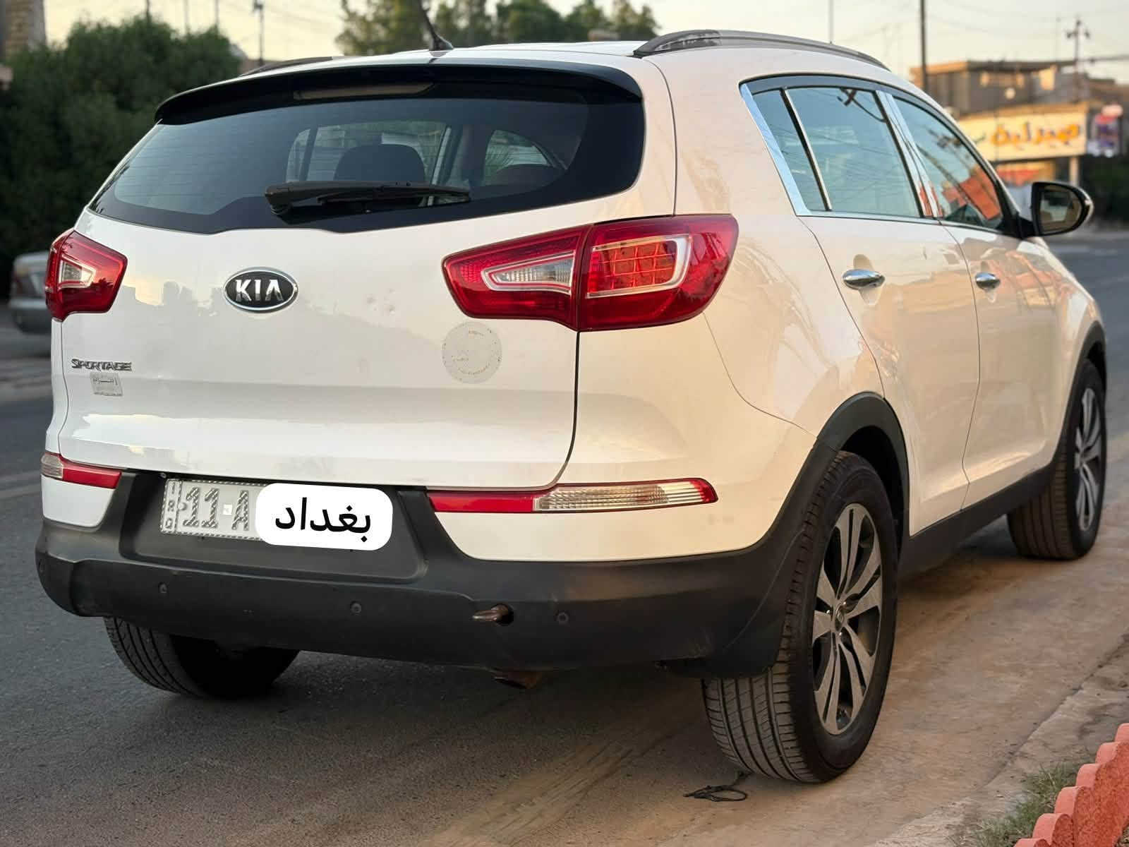 السلام عليكم كياسبورتج خليجي 2013 رقم بغداد السعر 129 "'"مجال بسيط محرك وكير وتبريد كفاله صبغ شويه من باب باقي سليم
محرك 2000 دوش
كامره شاشه
تحكم سترين جهتين
حاكيه بلوتوث
مري شفط
ثلاجه بل جكمجه
باقي موصفات المعروفه مكان بغداد السعر 129
***********
