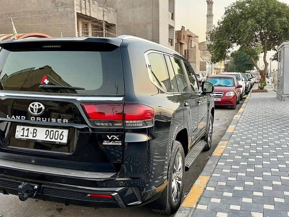 السلام  عليكم عندي  لاندكروز vx  بلاك ادشن موديل 2024                   وكاله sas   محرك 4000 تنفس طبيعي  ماشيه  8000 km سياره  مستلمه من الشركه  على ايدي  مكفوله  لاشخط  ولا رصعه  بعده بالضمان  مغلفه ppf  كامل حتى القماره   كامله مغلفه  معروفه مواصفات Vx  تجي  فول مواصفات موضحه  بالصوره اذا تحب  تشوفه  سياره باسمي  رقمه   بغداد  مميز  تحويل مباشر  مكاني  الاعظميه  اي  استفسار هذا رقمي ***********
