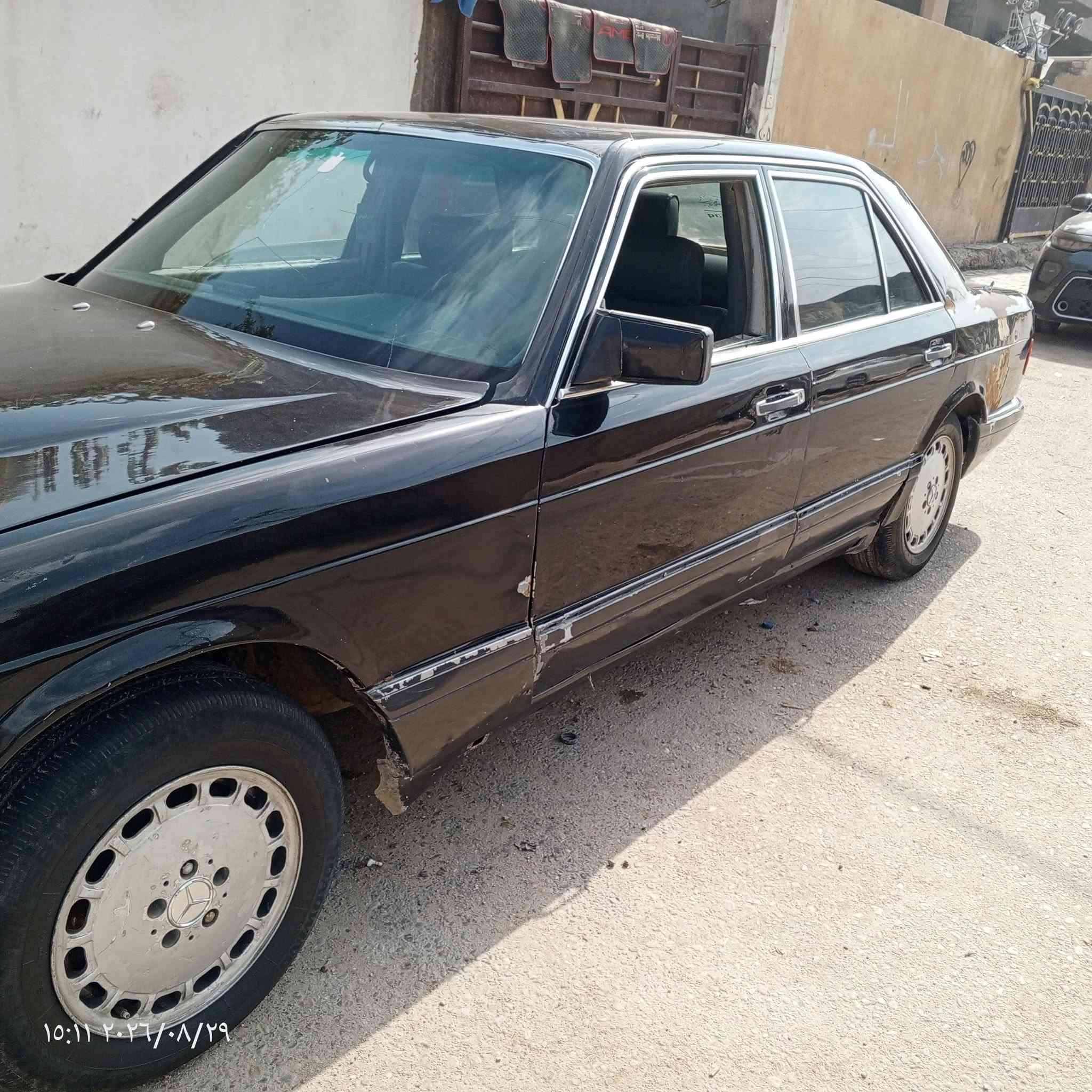 السلام عليكم ورحمة الله
مارسدس جانبو 82 محور محرك بطه جديد 
محرك بطه جديد 
كير ملكه جديد 
صدر جديد 
تخم تاير جديد 
تبريد كمريسر فقط 
غرفتها نظيفه 
بيها طخه الجاملخ الخلفي كما مبين بالصورة السياره جاهزة 
ثاني يوم تحويل  رايدها ب 40 وبيها مجال للشراي ويدلل 
رقم الهاتف ***********
