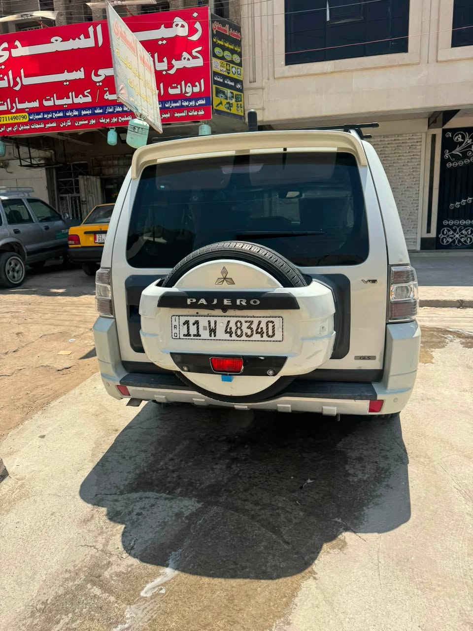 من رخصت اخويه لادمن بايجيرو حبتور مديل 2010 جاهزه تبريد 3 قطع بيه صبخ باب وجاملخ الايسر بدون دواخل مكان السياره حي اعلام شارع البداله السعر 120 وبيه مجال للطيبين واذا مراوس اهم اراوس وكلكم على راسي موبايل ***********
