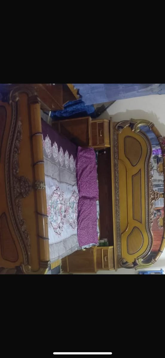 ‎السلام عليكم.
‎غرفه اخشاب كامله درجه اولى 
‎السعر 600 وبي مجال للطيبين
‎الاستفسار ***********
