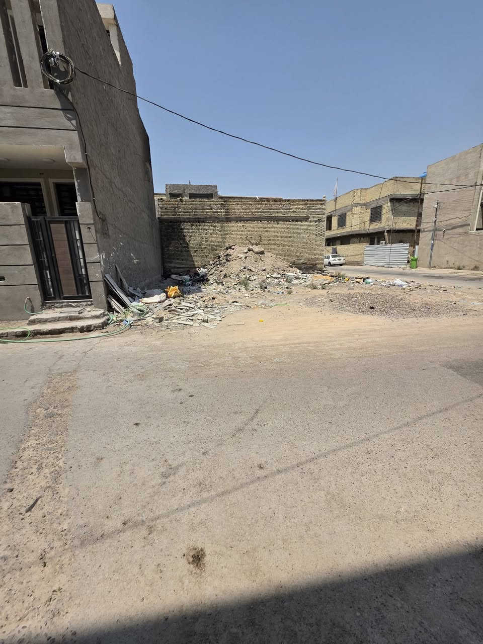 سلام عليكم قطعه ارض للبيع ٥٠ متر واجه ٤ ونزال ١٢ ونص نهايه شارع خوله بيه مجاري ومي ساحبله سعره ٣٠ مليون وبيه مجال للتواصل ع رقم *********** واتساب
