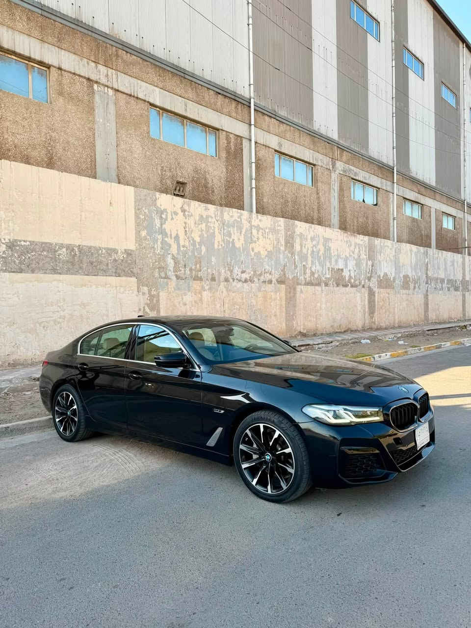 BMW530e
موديل 2022 
هايبرد بلكن 
 اللون اسود
وارد امريكي بدون ايرباك قطعتين صبغ 

مواصفات:
محرك ٢٠٠٠ توربو
٣ وضعيات قياده (سبورت- هايبرد -كهرباء)
داخل اوف وايت 
ماوس تحكم
فتحة سقف
جنطه كهرباء
حساسات امامي خلفي
رادار استشعار المركبات من الامام
تدفئة كراسي
تحديد مسار
شفتات ستيرن
مري كهرباء وشفط وقلاب
كراسي جلد وكهرباء
ميموري خزن وضع سائق
مسويلها صيانة عامه (سيرفس كامل )

سياره مابيهه نقص صفر مسج

ماشيه 56 الف مايل 

سعر 305

تواصل ***********
