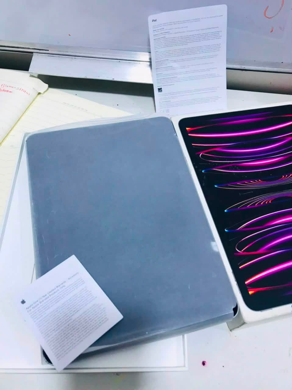 Ipad 11 pro M2 🔥
وحش الالعاب 120 فريم 
ايباد 11 برو M2 للبيع 
الجهاز نضيف جداً ممفتوح الجهاز شرط الفحص فقط اكو شخوط بسيطه بل ضهر موضح بلصوره وماياثر على اي شي 
البطارية 87‎%‎ 
الذاكرة 256 
كامل ملحقاته ويا 
السعر 780 الف بي مجال بسيط 
عنواني كركوك توصيل ماعندي 
للتواصل ***********
