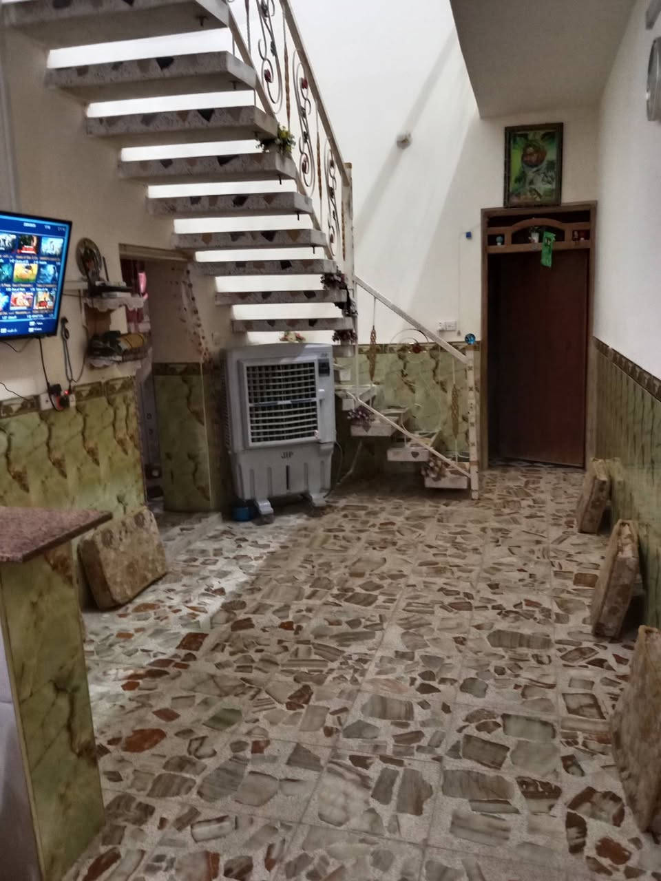 سلام عليكم بيت مساحه 100م طابو زراعي سند 25 بناء طابوق قاط ونص بناء حديث حي الحسين الجديد دوانم ابو حوراء السعر 70 وبيه مجال قليل ***********
