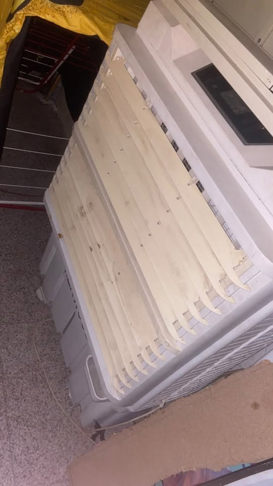 السلام عليكم غراض للبيع

شاشة JVC حديث مكسورة كبيرة الحجم 

كنتور حديد كبير بدون البابين 

كونفيرة كبيرة الحجم ( كينوود ) عاطلة 

مكاني بغداد حي الحسين

*********** للتواصل واتساب
