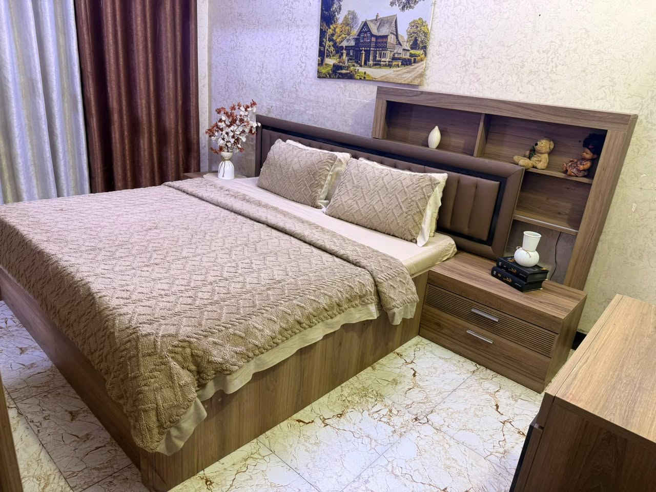 غرفه تركيه ماركه من شركه ايدول  سرير مخزن جك نظيفه مابيها اي ضرر مكان بغداد. اي استفسار خاص
