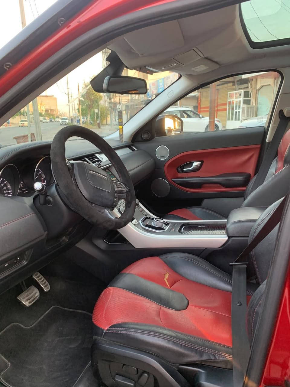 کۆد #325
Range Rover Evogue 2015
شەریکە سەردار
دوو جێگای تەعدیل بێ سبوغ 
بێ ژورێ بێ ئێڕباگ 
مەکینەی V4 ی ٢٠ ی تۆربۆ 
رەقەم هەولێر سەنەوی کۆن 
٥٤ هەزار میل رۆیشتییە 
مواسفات فول
سەیارەکە نموونەیە لە جوانی ،ماڵی دۆستە
سعر / 145 وەرقە
شوێن / هەولێر
*********** واتساب
*********** واتساب أربيل, العراق
