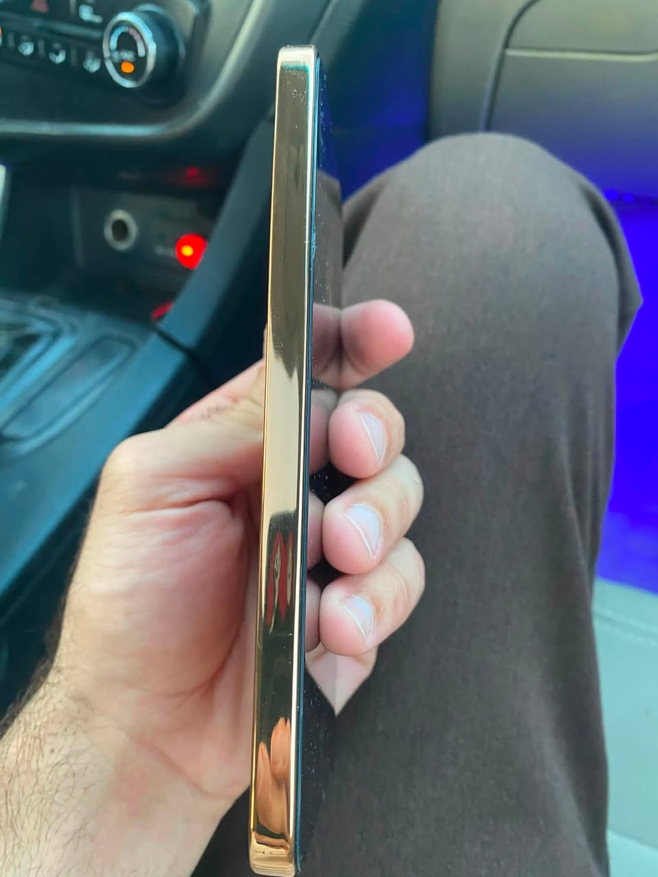 HONOR X9dهونر 
طك كارتون بعده جديد4 شحنات فقط
ذاكره 256 
ضد الكسر مواصفاته معروفه 
السعر خاص 
***********
