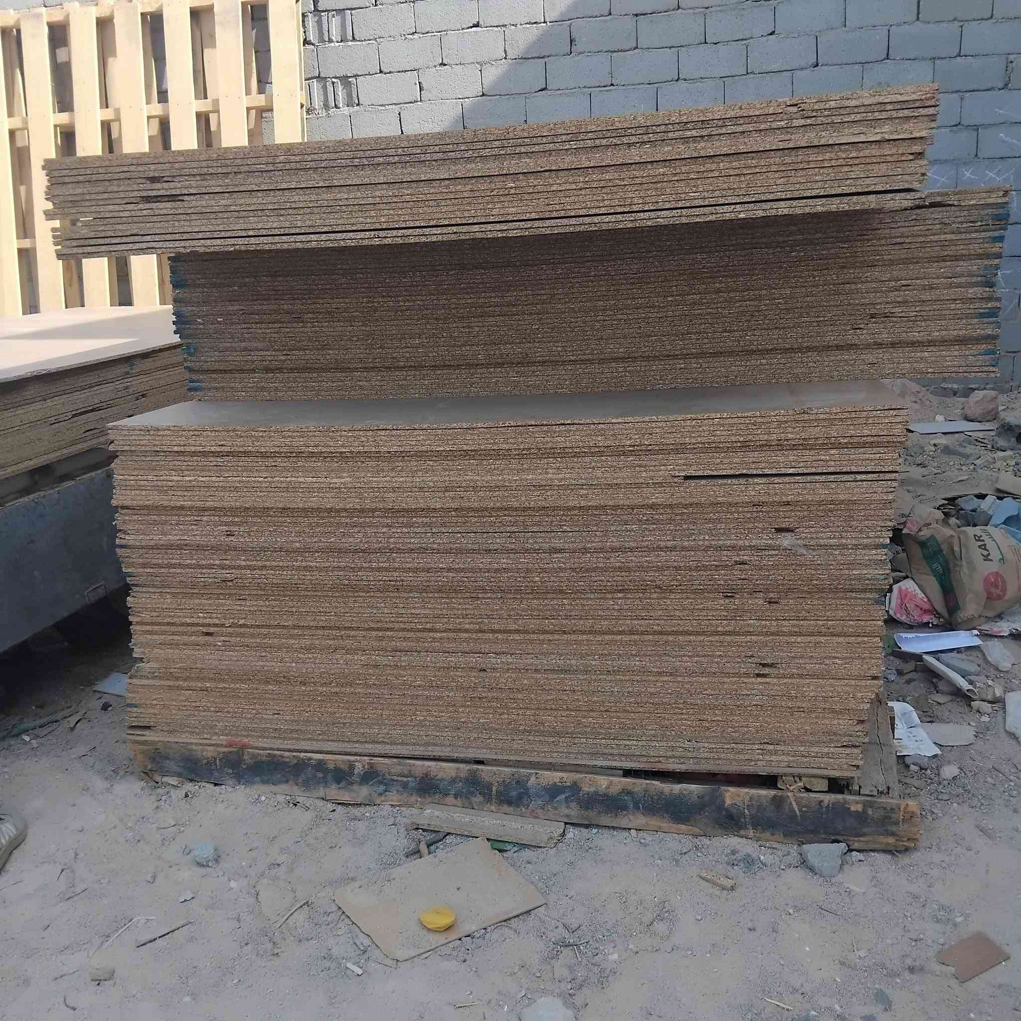 سلام عليكم 
ابو ١٥ ملم
بلوك مضقوط طول ٣٦٦ عرض ١٨٠

بلوك ابو ١٨ ملم نفس الغياس 
النجف الاشرف  *********** وتساب فقط
