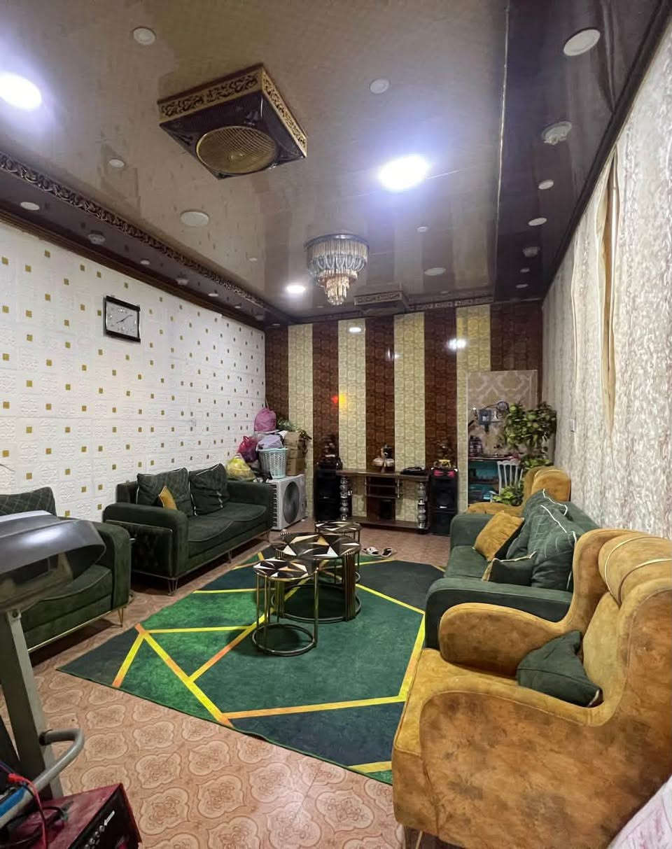 تخم قنفات استقبال خمس قطع سعر 350
تخم صالة سبع قطع 450 قفل
ميز مع المرايا 60
ميز تلفزيون سعر 25
سرير عدد 3 ام المخزن سعر السرير 65
غرفة نجارة كامله ماعده السرير السعر 350

للأستفسار الاتصال على هذا الرقم
***********
