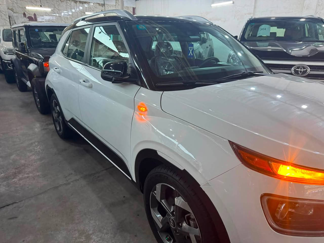 هيونداي فينو 2023 تو كلر محرك
1600 دبل نوزل السعر 132📌📍
المواصفات

بصمة تشغيل
بصمة ابواب
الكشنات جلد اصلي مع مخمل
تشغيل عن بعد
نقطة عمياء بالمري
توقف ذاتي امامي
تبريد شاشة (ثلج)
تدفئة كشنات
شاشة كبيرة اندرويد اوتو كاربلي
كاميرا خلفية دواره
شحن هاتف لاسلكي + منافذ
الوصف
شحن يو اس بي / تايب سي
درايف مود ماوس
(normal, sport, snow)
مثبت سرعه / تحديد مسار
ويل حجم 17
ماشية 42 الف ميل
الحادث / طارف البنيد صبغ
وطارف الجاملغ اصبعين وصورة
للتعمير خالها.
مكان السيارة البياع
باسمي السيارة
واستخدام شخصي صار سنتين
***********
