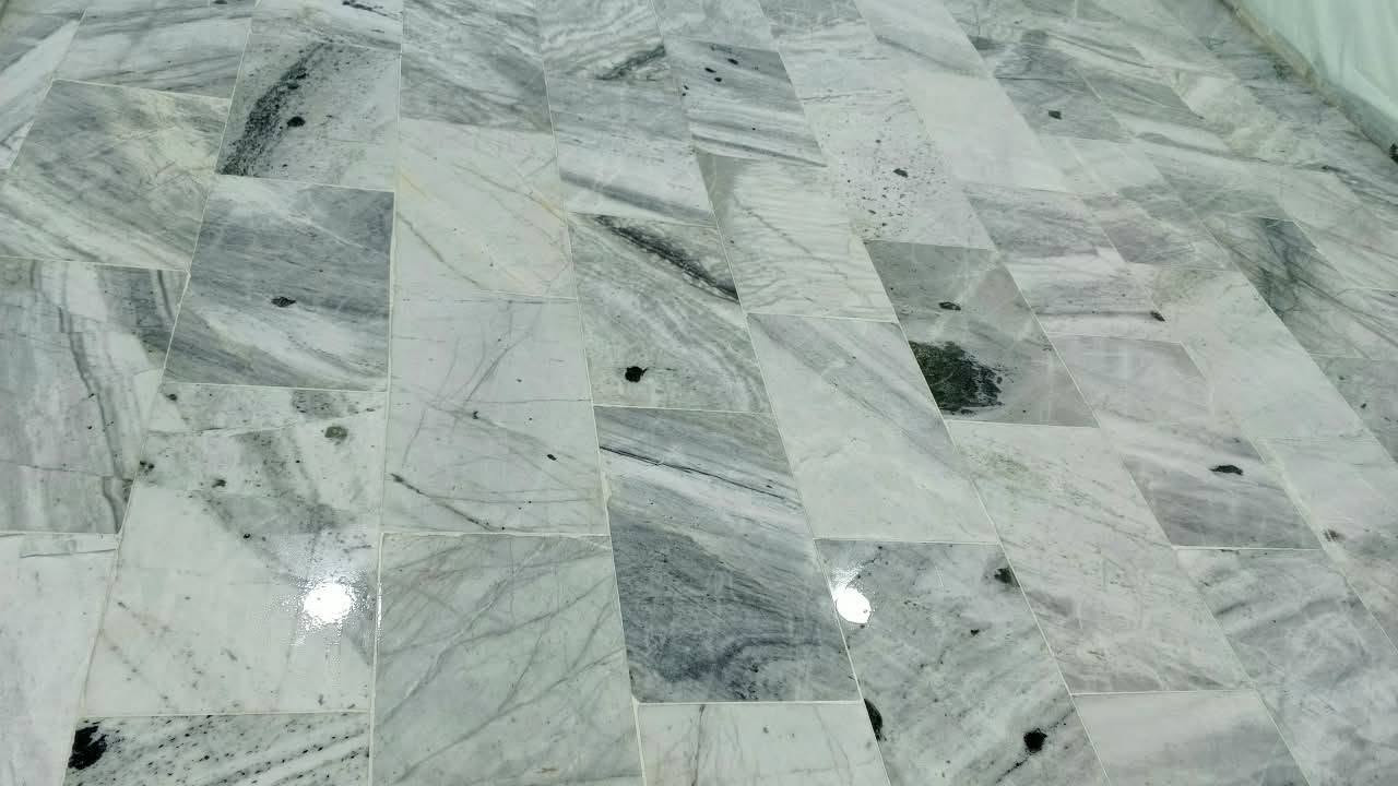 السلام عليكم
🔴تلميع البورسلين والكاشي والمرمر والكرانيت... 
🔴جلي كراج او بيت او عمارات مواقع عامه 
🔴جلي وتلميع البايات الدرج آيضا 
🔴ملأ الحفر وتصليح ومعالجه عامه للأرضيات 🔎
🔴الكاشي والصب والمرمر والبورسلين
اتصال واتساب موجود ٢٤ساعه والكادر بانتضارك للستفسار والطلب 📞📞***********
