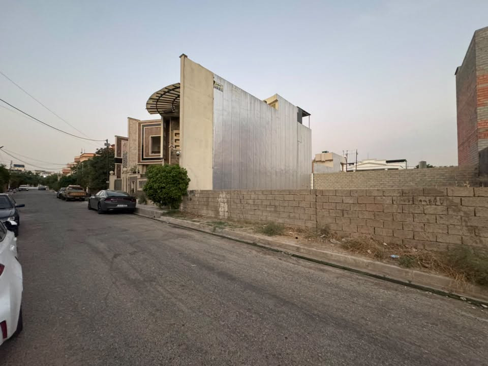 طريق بغداد حي الدولار • ٣٠٠م² • واجهة ١٥م