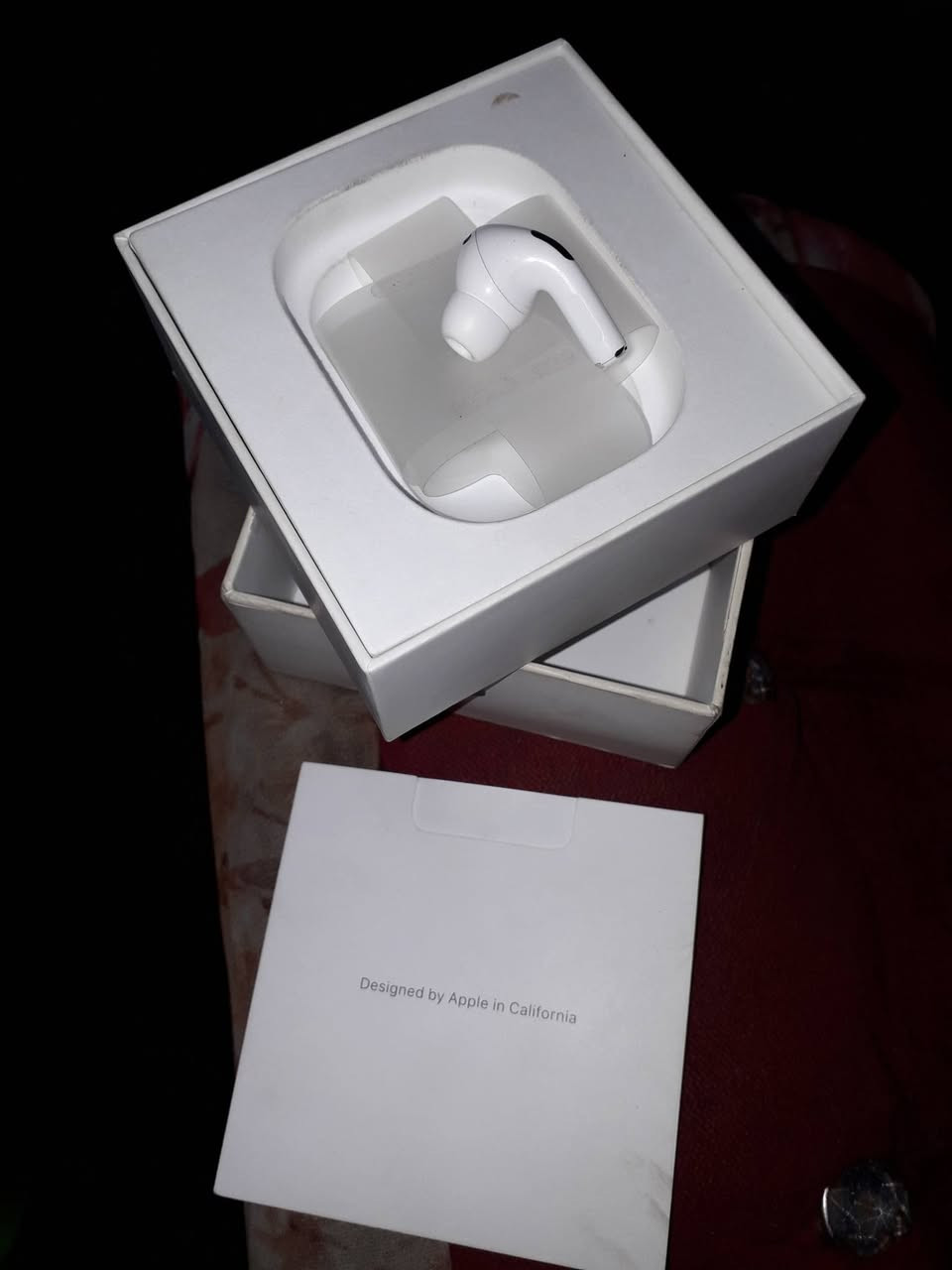 ايربودز AirPods Pro 2
الاصليه شرط من عين الفهد بدون البيت والتك الايمن 
 فقط تك ايسر كامل ملحقات مكاني بغداد العامريه 
وصل الشراء موجود 
رقمي ***********
