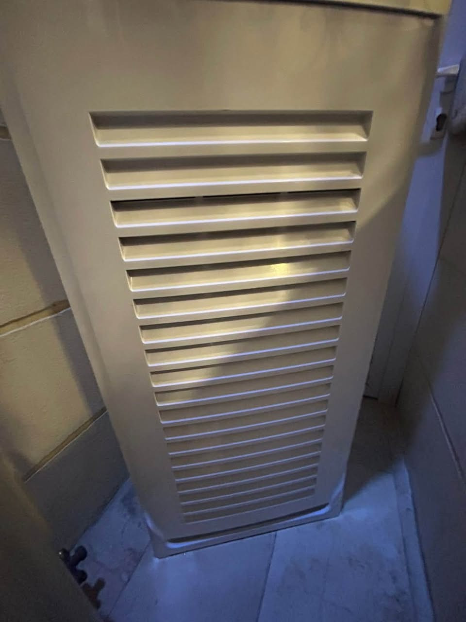 سلام عليكم سبلت لبيع كنتوري 2طن  غاز 410جهاز نظيف كماواضح بالصوره  استفسار اكثر اتصل *********** غاز مقفول.
