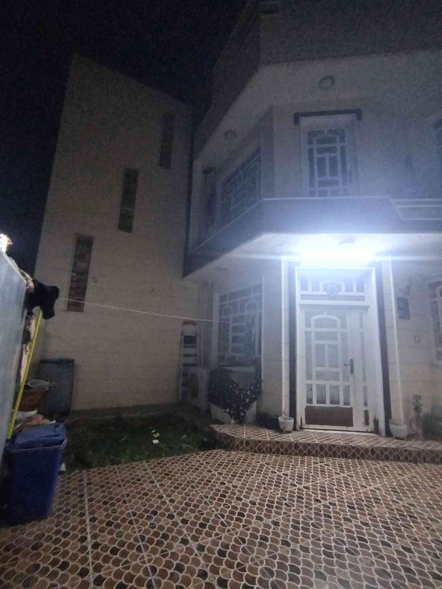 السلام عليكم يوجد بيت طابقين للبيع المكان المهندسين بشارع العميدي  مساحه البيت 140 متر طابوصرف البيت صاير ع ساحه البيت عالي عن  الشارع البيت جاهز مابيه كل نقص سنه البناء 2014 والبيت نطيف كلش) (الااستفسار الااتصال ع الرقم *********** بيه واتساب))
