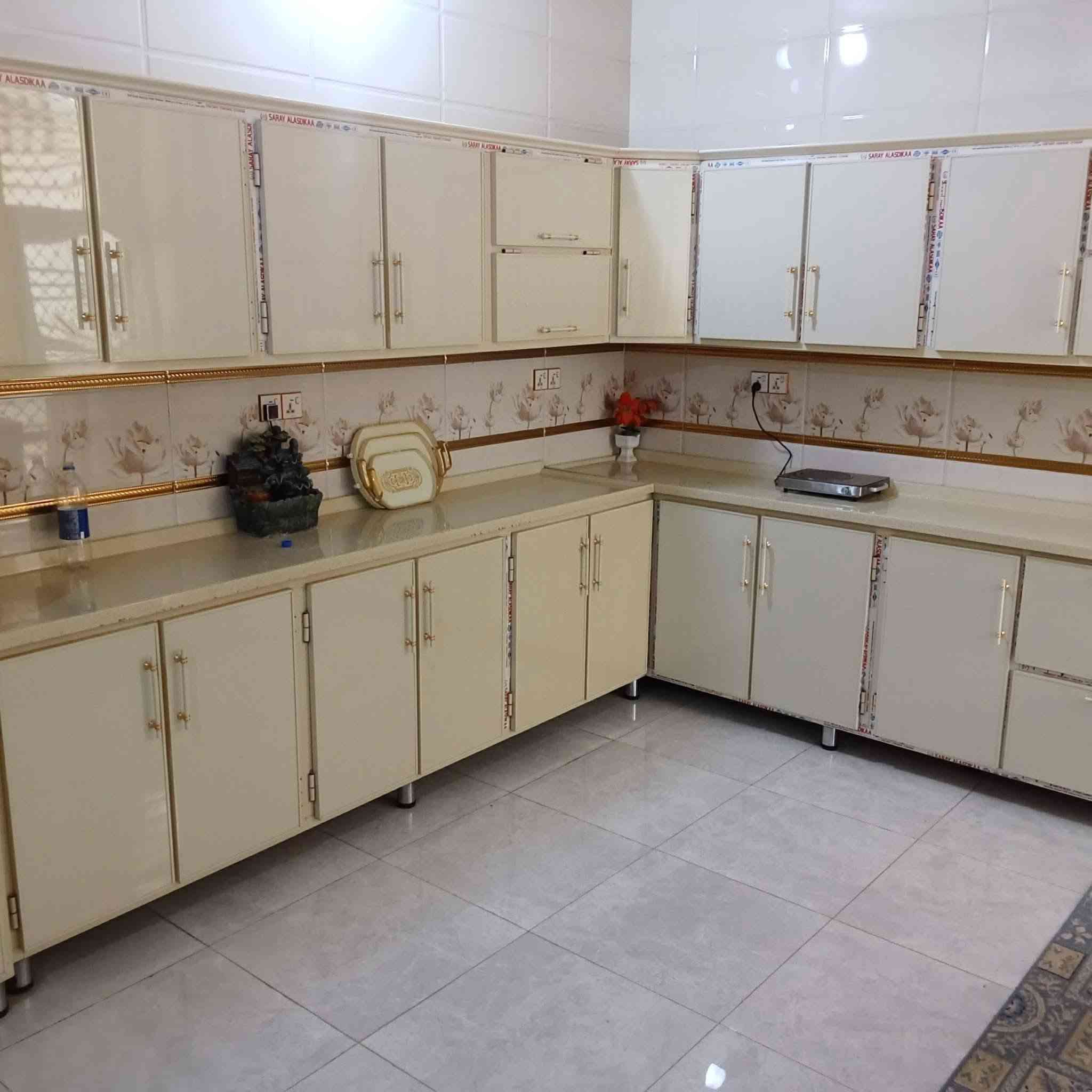 #دارللبيع    مســـاحه:  200م
نوع العقار: طابو زراعي📃
الموقع :طريق السنيه  مجمع توحيد العفلوگي📍
تفاصيل👇
 يتكون البيت مساحة200م
🛑2غرف نوم 
🛑استقبال 
🛑مطبخ 
🛑مجاميع صحيه 
🛑صاله
🛑كراج 
🛑مناور عدد2
🛑واجهه10نزال 20
بناء كونكريت درجه اولى
بناء طابوق 

 موقعه مميز
والبيت بحاله جيده 
بناء جديد 
وسعره جدا مناسب  ✔️
ــــــــــــــــــــــــــــ
#متابعة__الصفحه 
#نستقبل_جميع_عروضكم
--------------------
للتواصل الاتصال على الرقم 
***********
اوزيارة مكتبنا
 مكتب حيدر الطيار للعقار والمقاولات العامة   
الجزائر -شارع المطاعم -مقابل مدرسة حمورابي
--------------------------
