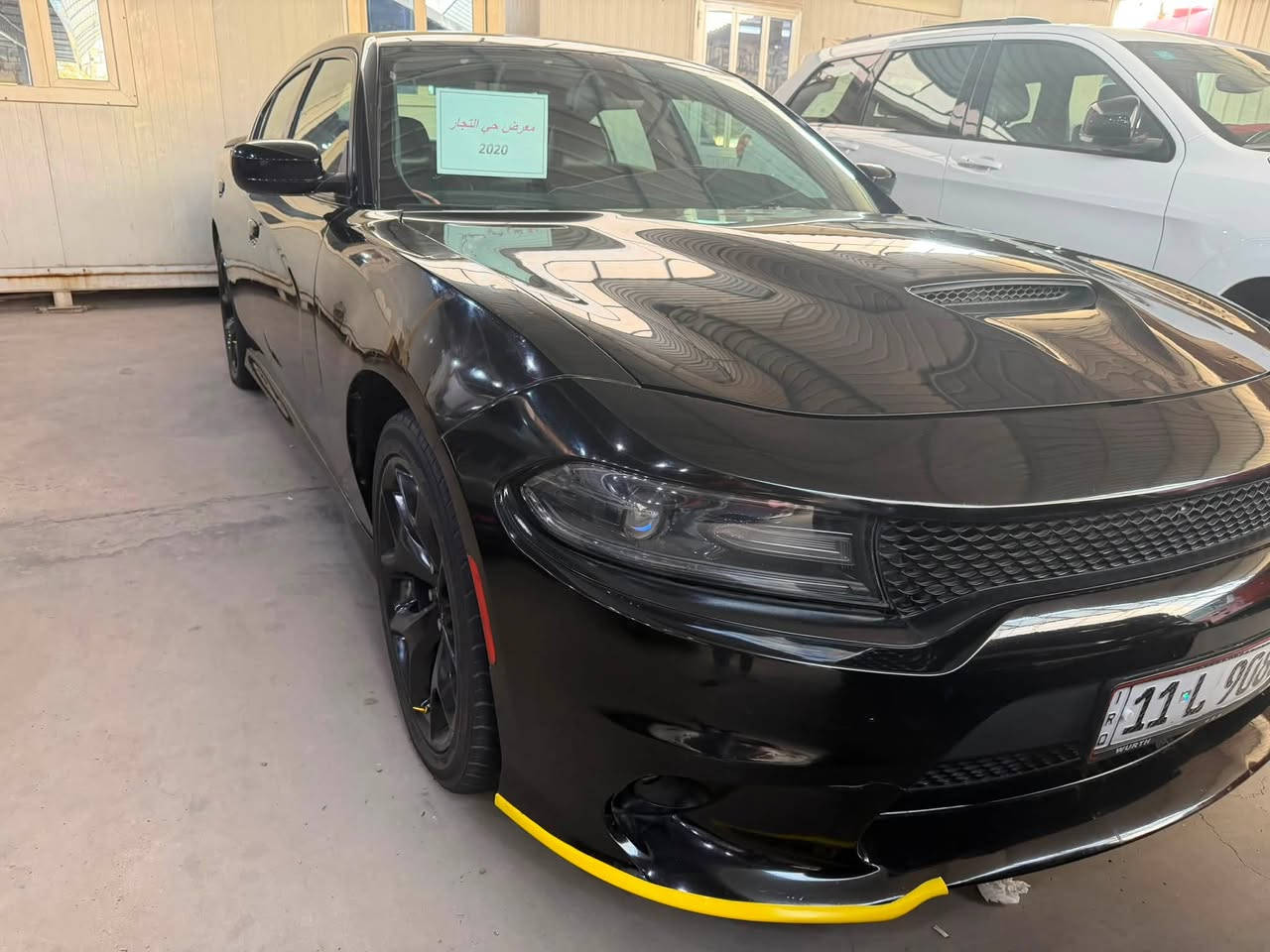 السلام عليكم عندي جارجر SXT بلص فول مواصفات موديل 2020 بصمه تشغيل فتحة سقف جلد كشنات حار بارد كشن ذاكرة تشغيل عن بعد ماشية 72 الف حادثها مال امريكا جاملغ وبنيد وبيها بالعراق جاملغ خلفي وباب السعر 17800 للاتصال ***********
