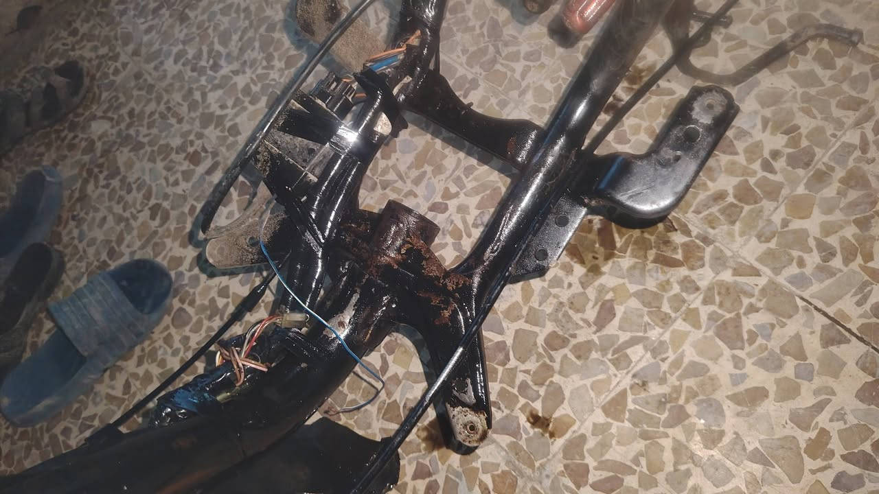 سلام عليكم ماطور مذون نفخ للبيع معمر كلو جديد ضفيره الصليه عقل ملف كابريتر كويل جديد معمر رايمن اليوم عمرته بس قبق هندر مكسور السعر 125
