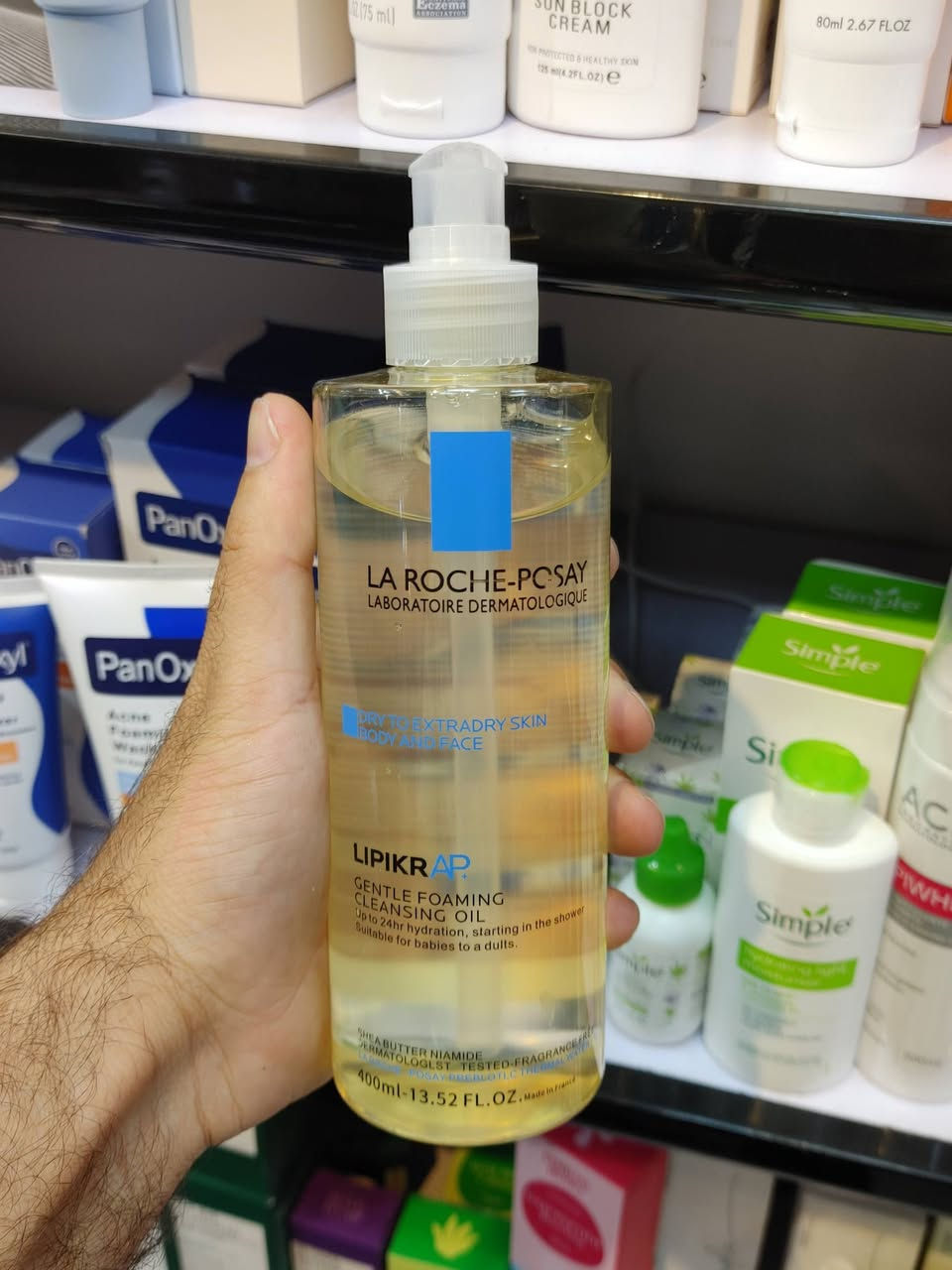 ✨ زيت التنظيف الفرنسي الأشهر لبشرة ناعمة ومرطبة! ✨
غسول زيتي من 
🧴 La Roche-Posay Lipikar AP+ Gentle Foaming Cleansing Oil
💧 ترطيب يدوم حتى 24 ساعة، يبدأ من لحظة الاستحمام
🌿 مناسب للوجه والجسم - للبشرة الجافة إلى الجافة جداً
👶 آمن للاستخدام من الأطفال الرضع إلى الكبار
🔬 خالٍ من العطور - مُختبر من قبل أطباء الجلدية
🍃 يحتوي على زبدة الشيا والنياسيناميد
📏 الحجم: 400 مل
اعتني ببشرتك بمنتج طبي فرنسي موثوق من La Roche-Posay 🇫🇷
📩 للحجز المباشر: راسلونا على الصفحة أو واتساب
📱 ***********
🚚 التوصيل سريع وآمن لكافة المحافظات
📍 أو زوروا متجرنا وجربوه بأنفسكم:
أوركيد بيوتي - شارع الكماليات، مجمع النوري، داخل القيصرية (قرب بيت عدنان)
#أوركيد_بيوتي #LaRochePosay #العناية_بالبشرة #بشرة_جافة #ترطيب_البشرة #زيت_تنظيف #مستحضرات_فرنسية #Lipikar #skincare #دباجة_العراق #العراق #بغداد

نص مكتوب في الصور:
- LAROCHE-POSAY LIPIKAR CLEANSING OIL AP+ غسول زيتي للبشرة الجافة وشديدة الجفاف والمعرضة للأكزيما لبشرة رطبة وخالية من آثار الجفاف شارع الكماليات مجمع النوري يحتوي علي الدهون الضرورية التي تحتاجها البشرة الجافه والمتحسسة لإعادة ترميم وبناء حاجز البشرة
- APPLY TO THE BODY IN THE SHOWER. IN THE BATH, POUR 2-3 CAPFULS INTO THE WATER.
- LA ROCHE POSAY LABORATOIRE DERMATOLOGIQUE Recommended by Dermatologists Suitable for Sensitive Skin Soap-Free Alcohol-Free Recommended by 90,000 Dermatologists Worldwide
- KEY DERMATOLOGICAL INGREDIENTS SHEA BUTTER DRY SKIN Restores the skin's hydrolipidic film to repair the skin barrier NIACINAMIDE SENSITIVE SKIN Intensely soothes skin and reduces irritation and redness THERMAL WATER Calms and reduces skin irritation
- LA ROCHE POSAY LABORATOIRE DERMATOLOGIQUE Developed for sensitive and very dry to atopy-prone skin Reduces skin dryness for up to 24 hours