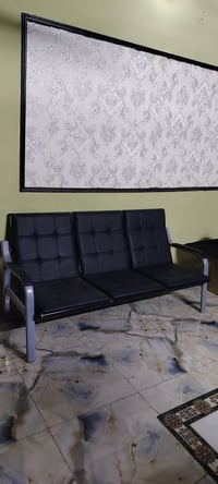 مكلف بنشر كراسي للبيع سعر التخم 100للستفسار الاتصال على الرقم 07724633...
