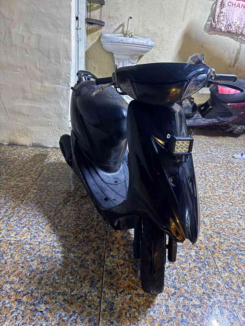 السلام عليكم دراجه عصفوره للبيع نفظيه مال بيت مجفته مره وحده نهضه فول السعر ٢٥٠ وبيها مجال حك الجيه مو شراي لاتدخل سولف مكان البصره العاليه واتساب ***********

نص مكتوب في الصور:
- CHAN