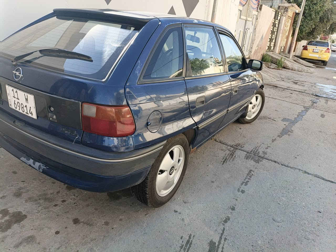 سلام عليكم 
استرة مديل 1993 غرفة جديدة قفل مركزي ستيرن بور تايات جدد محرك( 20 ) كير ( اوتو )  تبريد 👈 شغال يعوزو نقوصات شوية سيارة نضيفة ترياك وين ما اتريد اني ( الشرعي ) رقم بغداد مشروع وطني تحويلها شرط بلموصل سيارة مال بيت واير منيات شغالة كاااامل كلوب ما ناقص بيها ضررها جملغ الخلفي المحرك بي صرف سعرها 45 رقم الهاتف ***********
